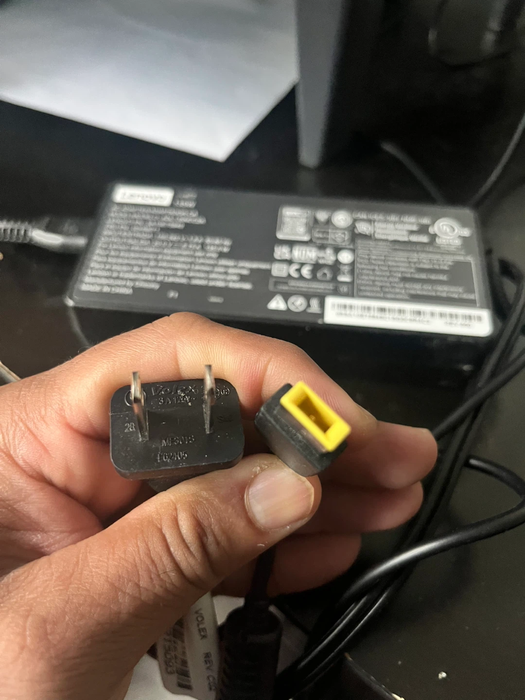 Lenovo Adapter 135 W - photo 2
