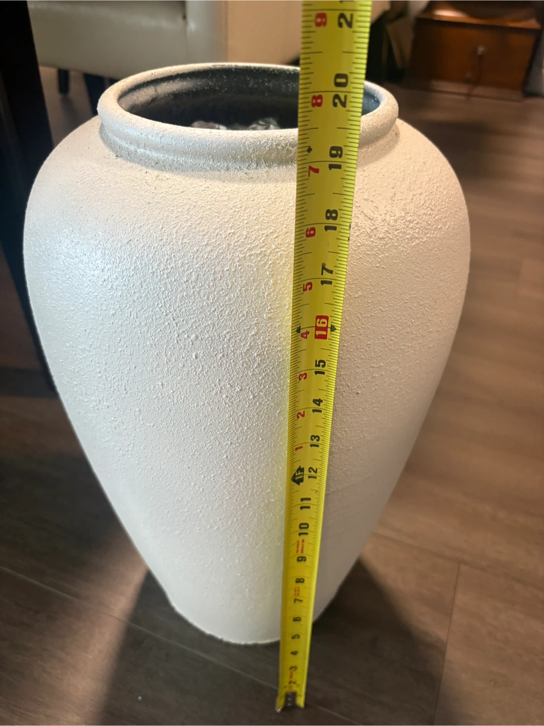 White textured floor vase - photo 4
