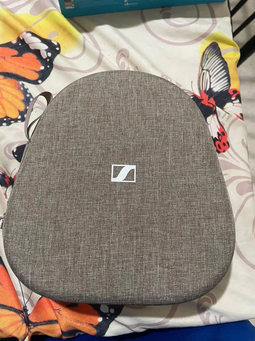 Sennheiser Momentum 4 Wireless Headphones - photo 2