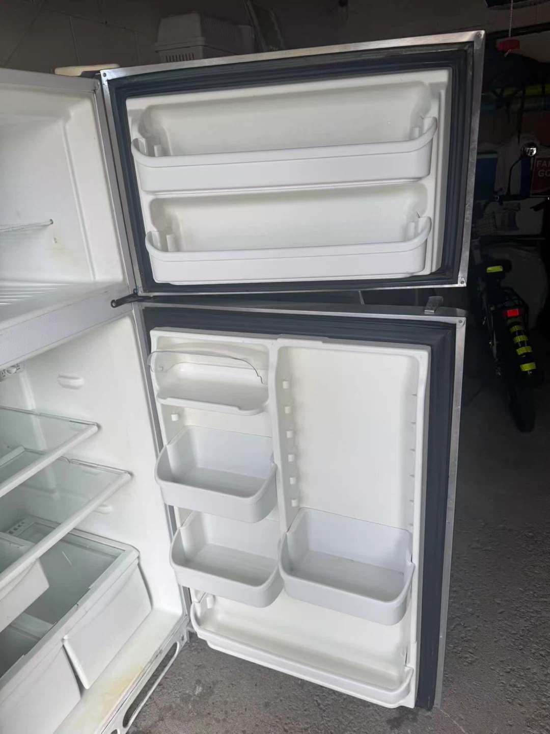 Good condition White Westinghouse fridge $150 - photo 4