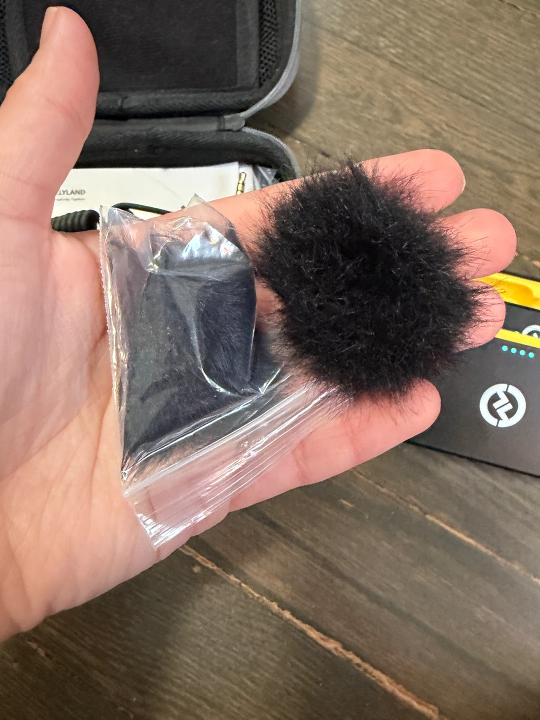 Hollyland Lark M1 Lavalier Duo Mic Set - photo 3
