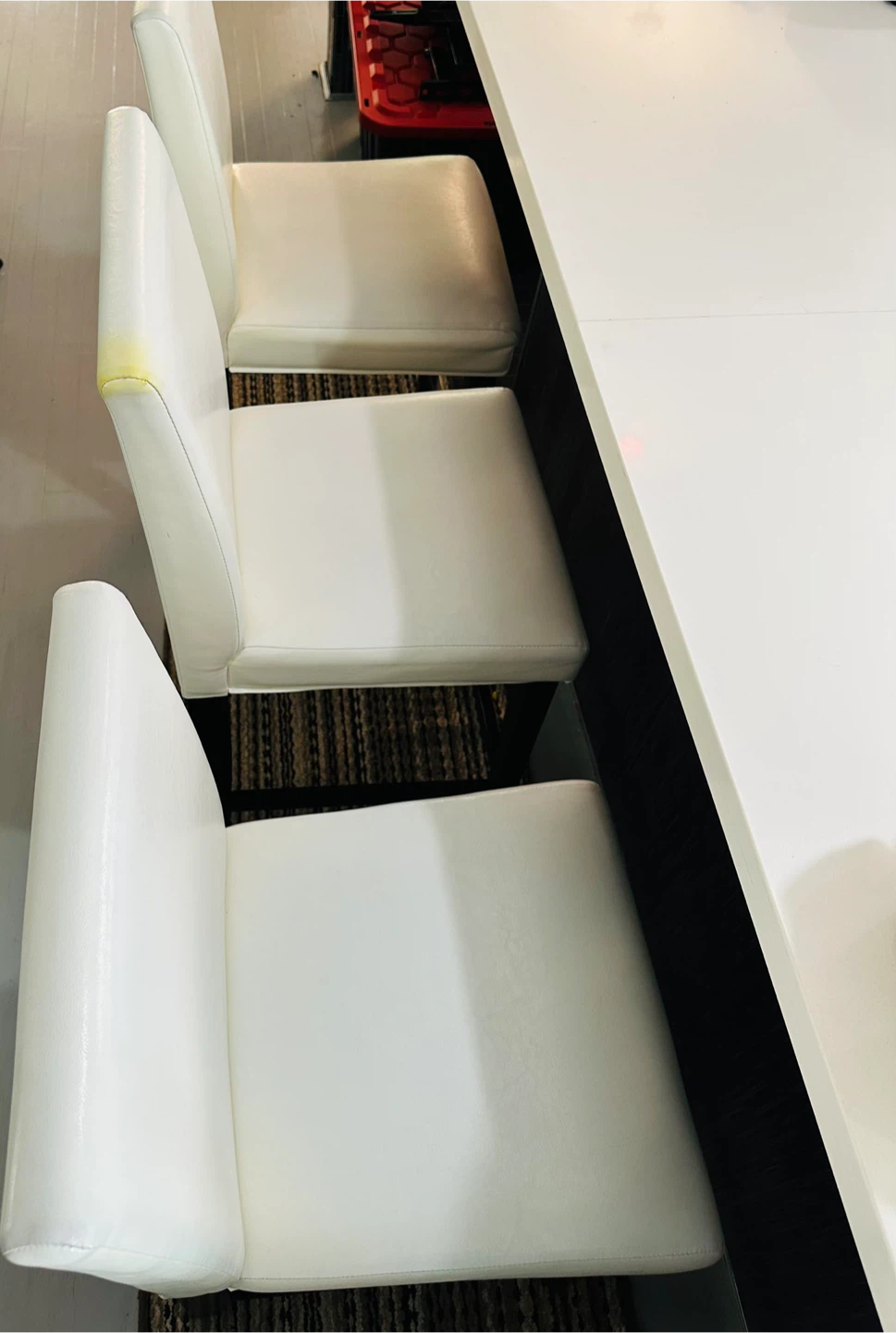 Set of 4 white bar stools - photo 3
