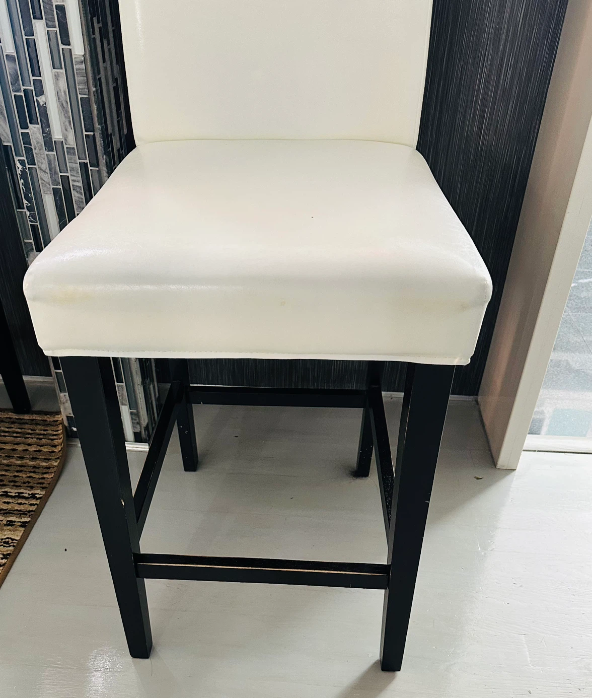 Set of 4 white bar stools - photo 4