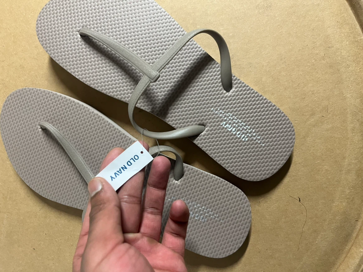 Old Navy Thong Sandals, Size 11 brand new - photo 3