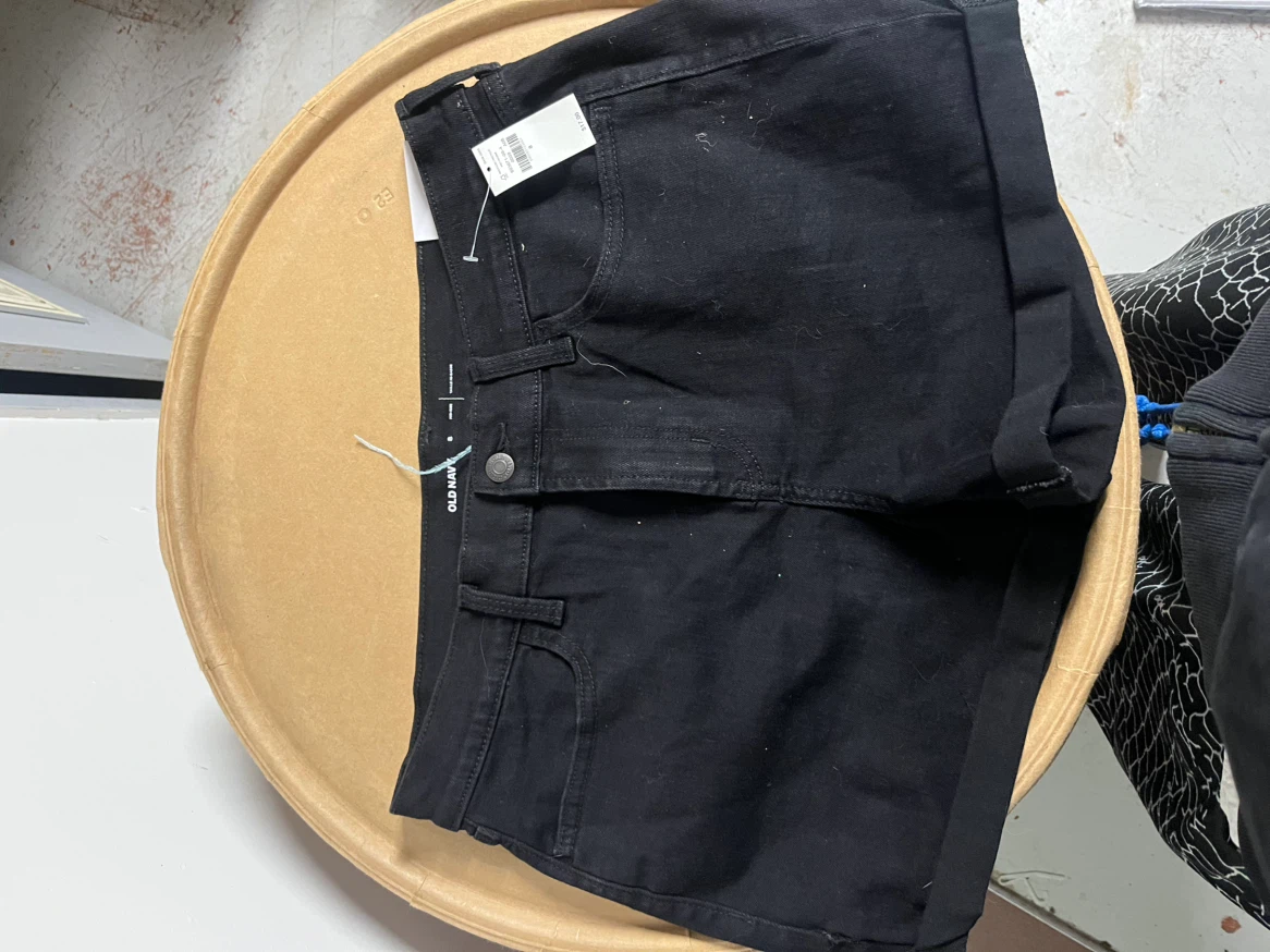 Old Navy Mid-Rise Denim Shorts Black Size 8