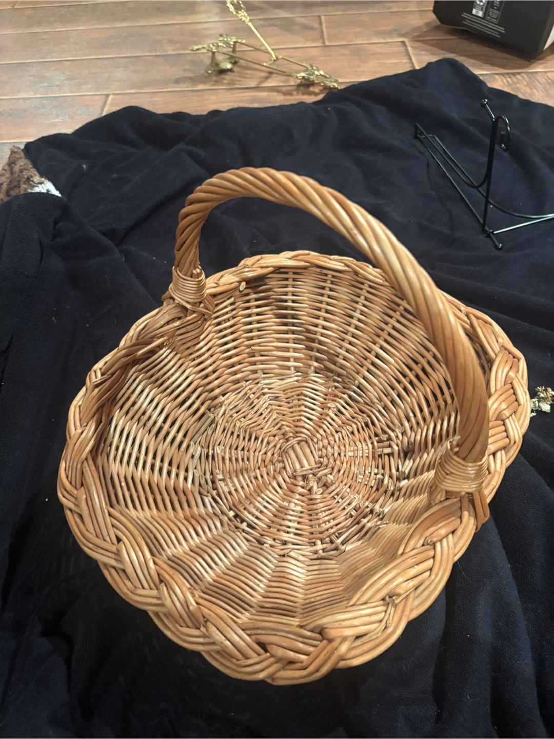 Two Wicker Baskets with Lace Liners and Bubble Wands - photo 2