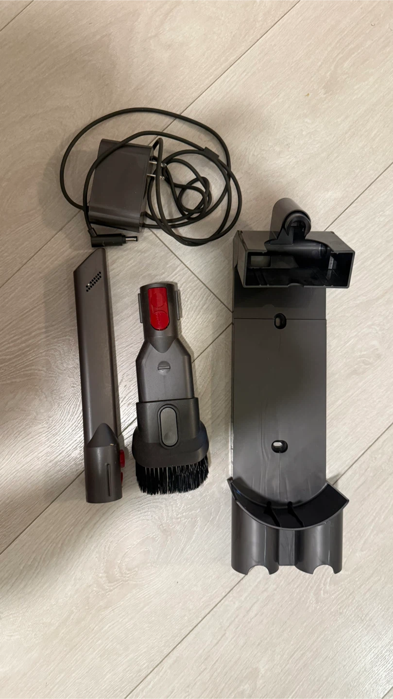Dyson V8 Cordless Vacuum - photo 2