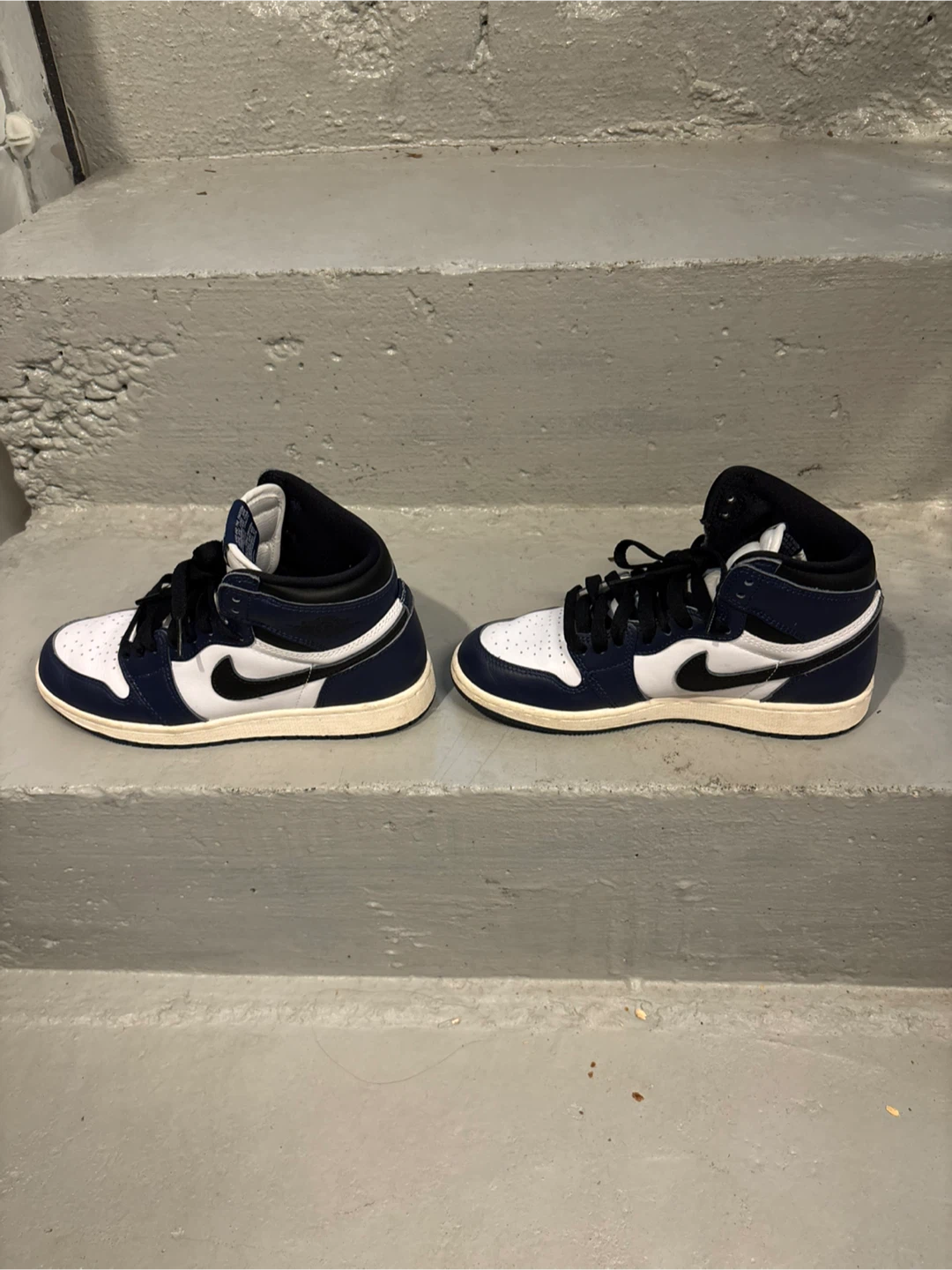 Jordan’s 1 Mid Midnight Navy
