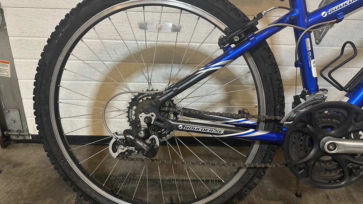 Giant Boulder SE Mountain Bike - photo 2