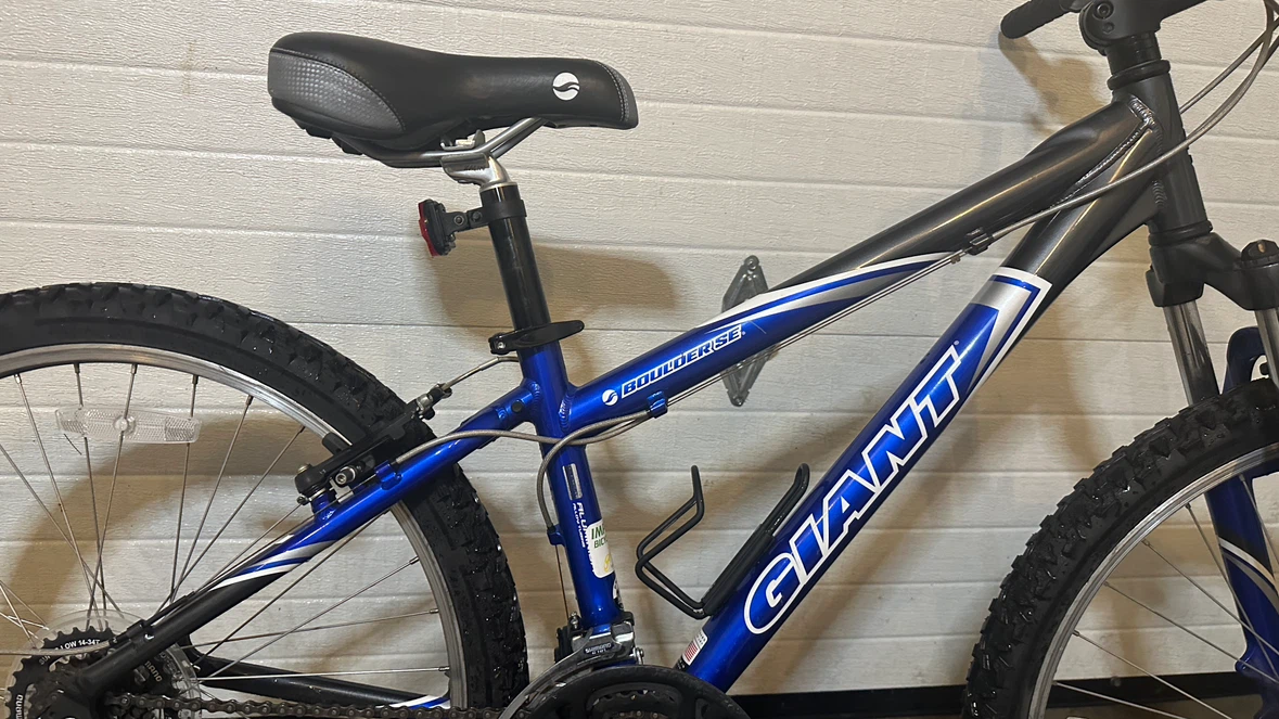 Giant Boulder SE Mountain Bike - photo 3