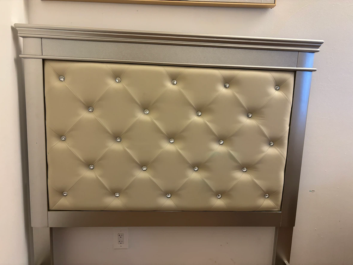 Silver Tufted Bed Frame full size - photo 2