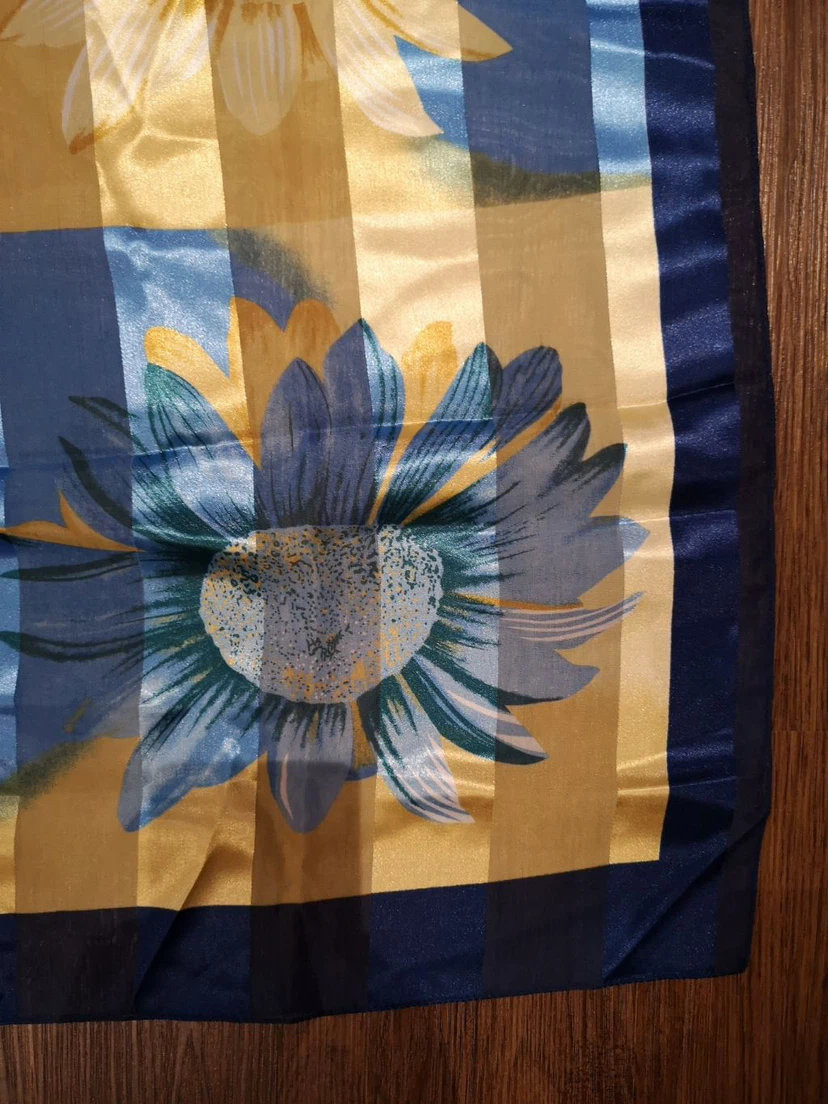 Sunflower Pattern Silk-Feel Scarf - photo 3