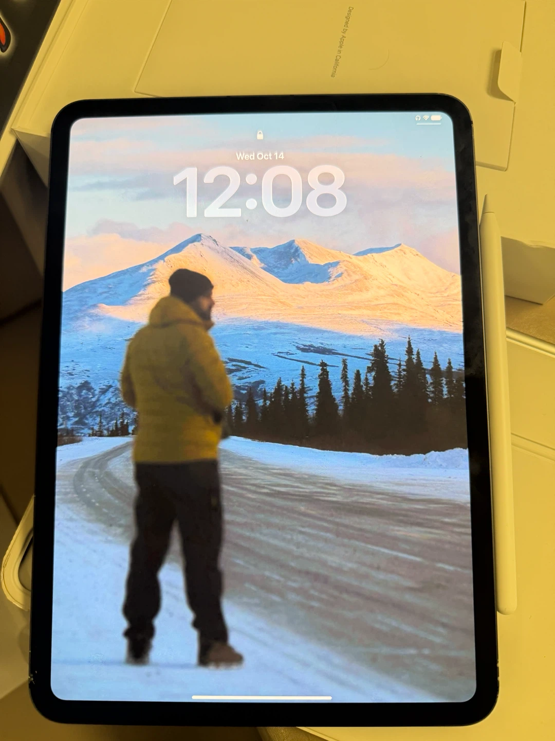 Apple iPad Pro with Pencil Pro and Magic Keyboard - photo 3