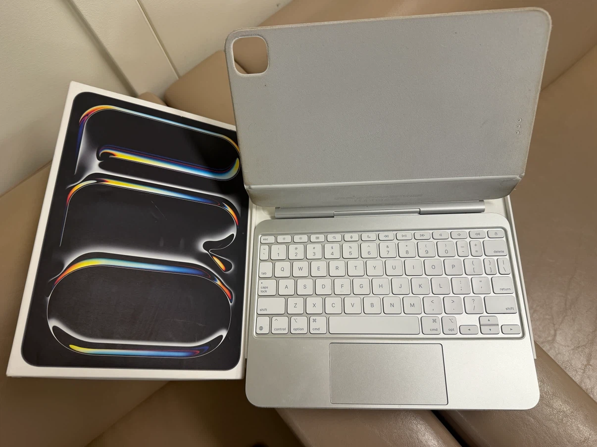Apple iPad Pro with Pencil Pro and Magic Keyboard - photo 4