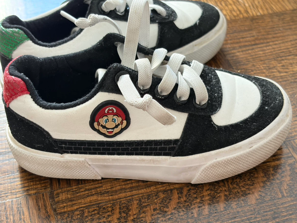 Kids Nintendo Mario and Luigi Sneakers Size 11 - photo 3