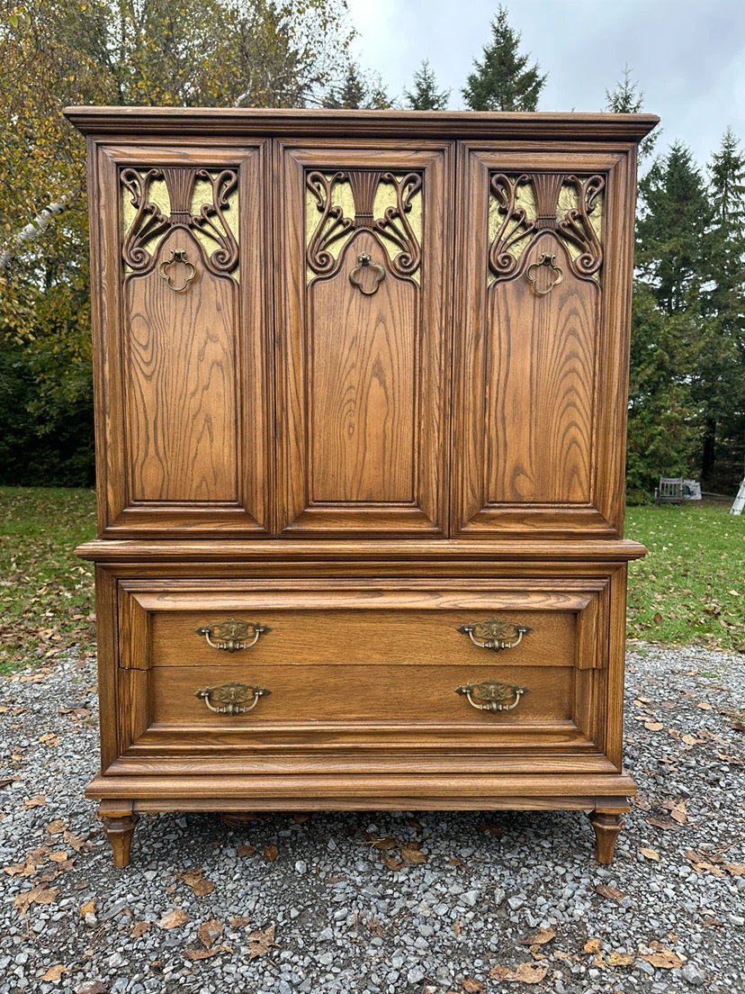 Vintage Oak Wood Armoire / Gentleman’s Chest (CAN DELIVER)