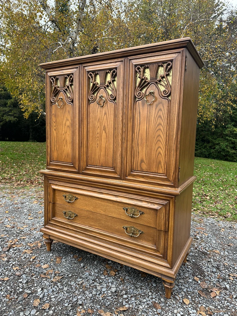 Vintage Oak Wood Armoire / Gentleman’s Chest (CAN DELIVER) - photo 4