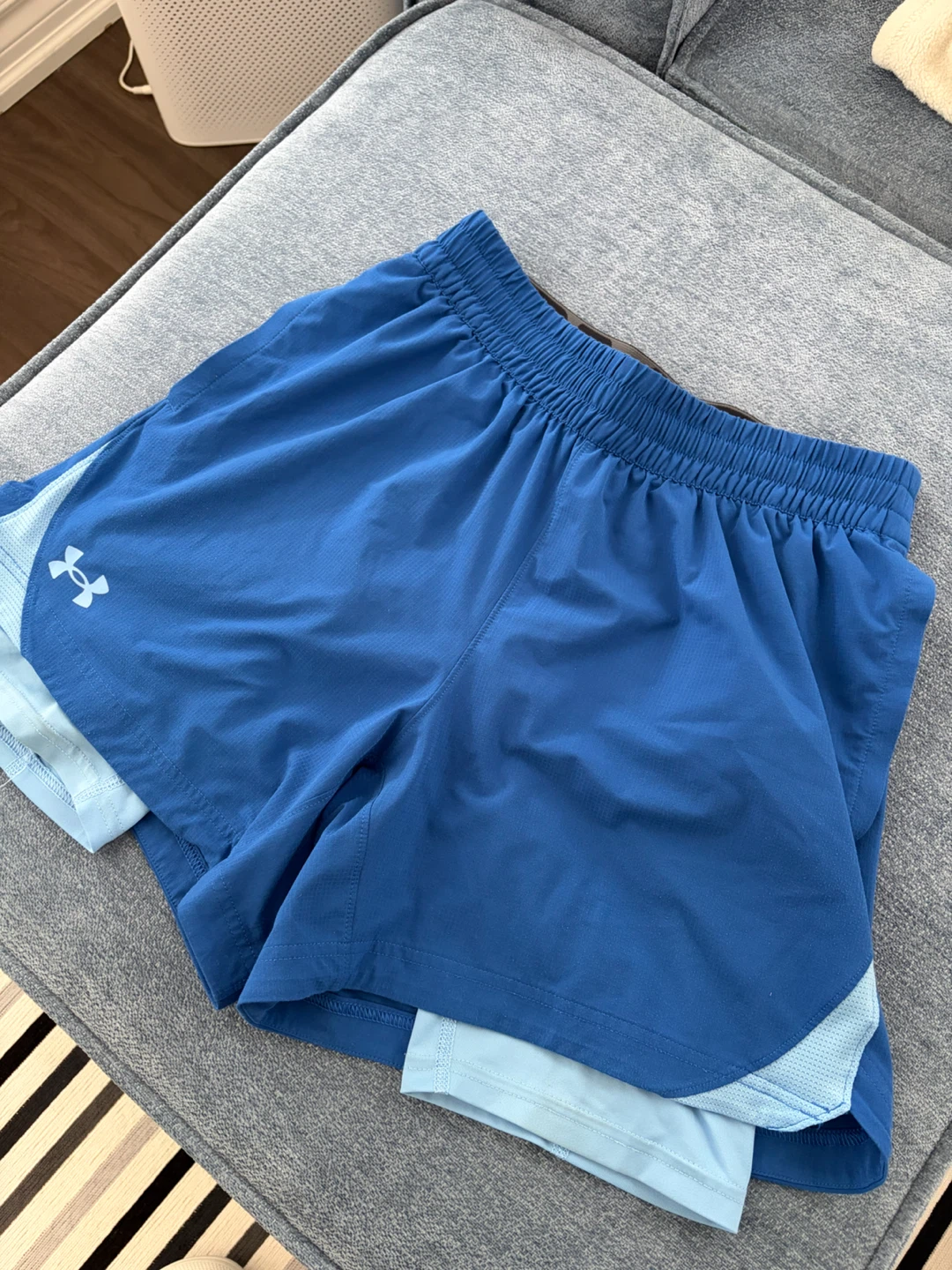 Under Armour Blue Athletic Shorts with liner Men’s M