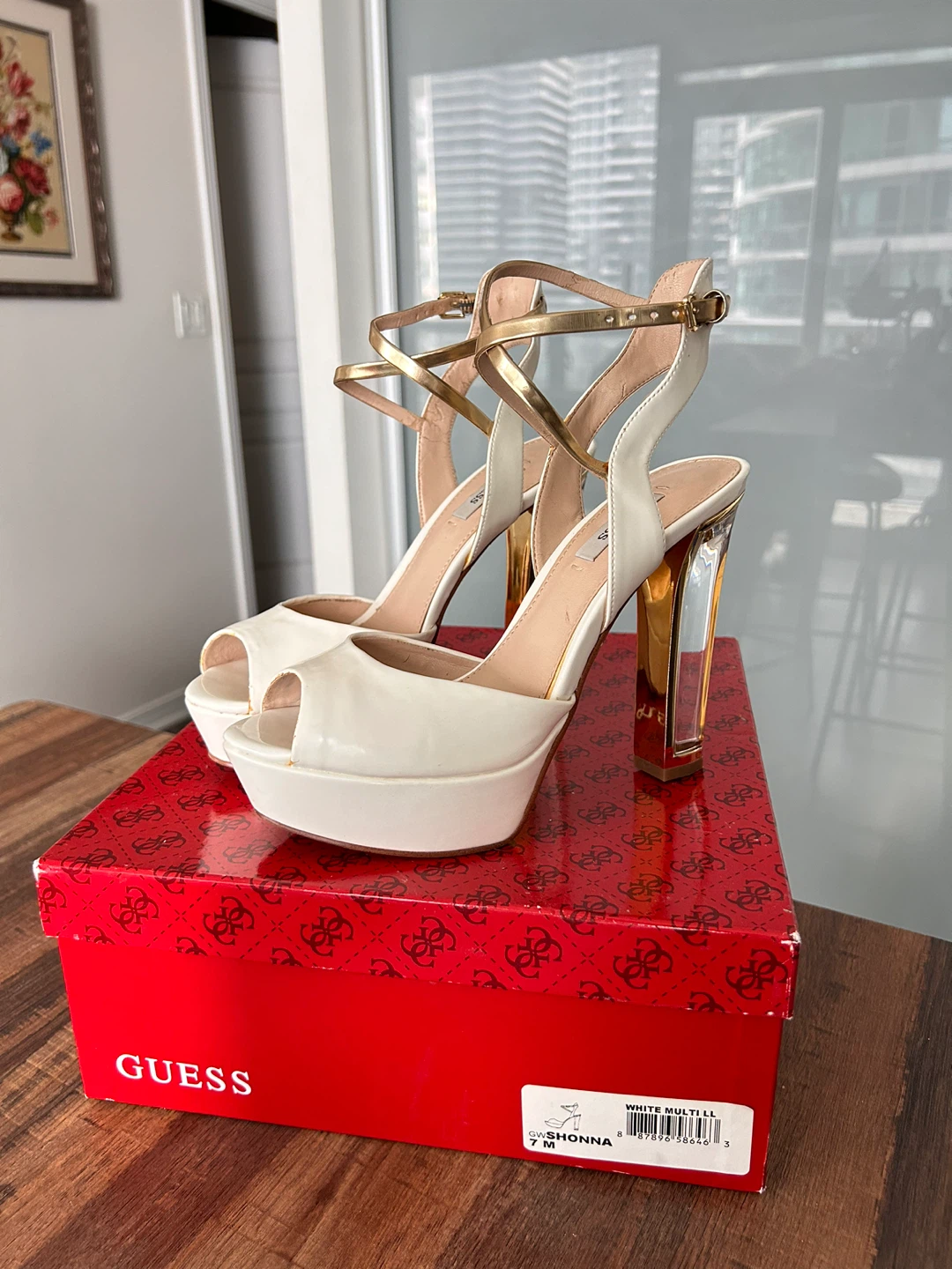 Y2K GUESS White & Gold Platform Heels - W7