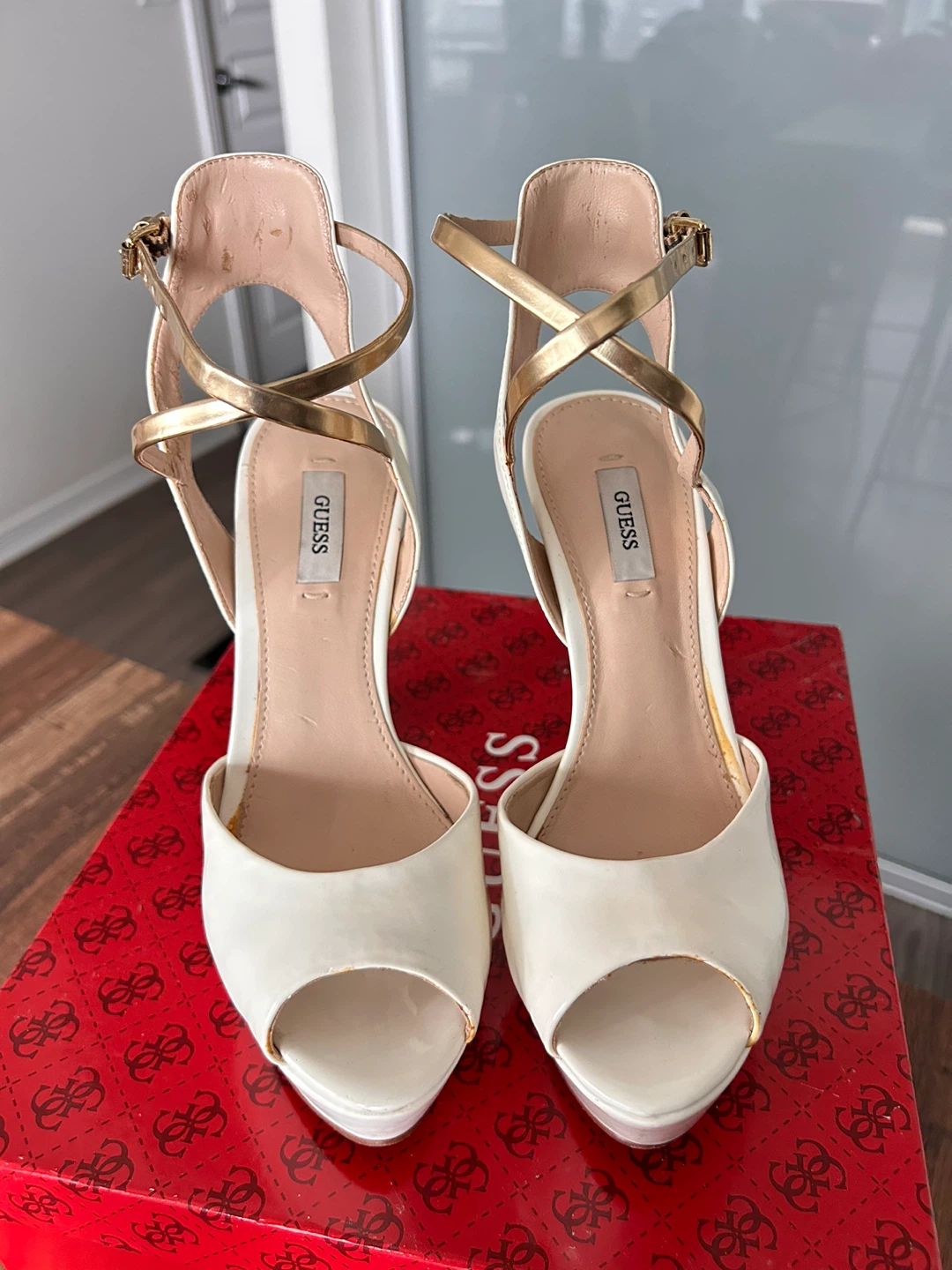 Y2K GUESS White & Gold Platform Heels - W7 - photo 3
