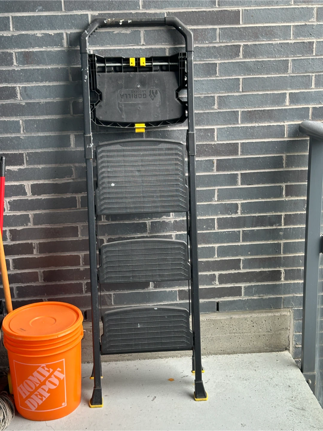 Gorilla 3-Step Folding Ladder - photo 3