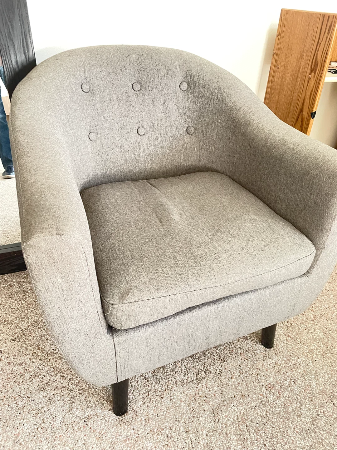 Light grey love seat and matching accent chair set - photo 3