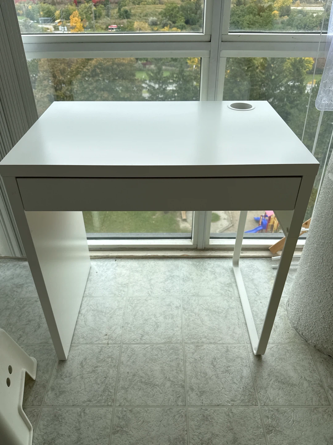 IKEA MICKE Desk, White - photo 2
