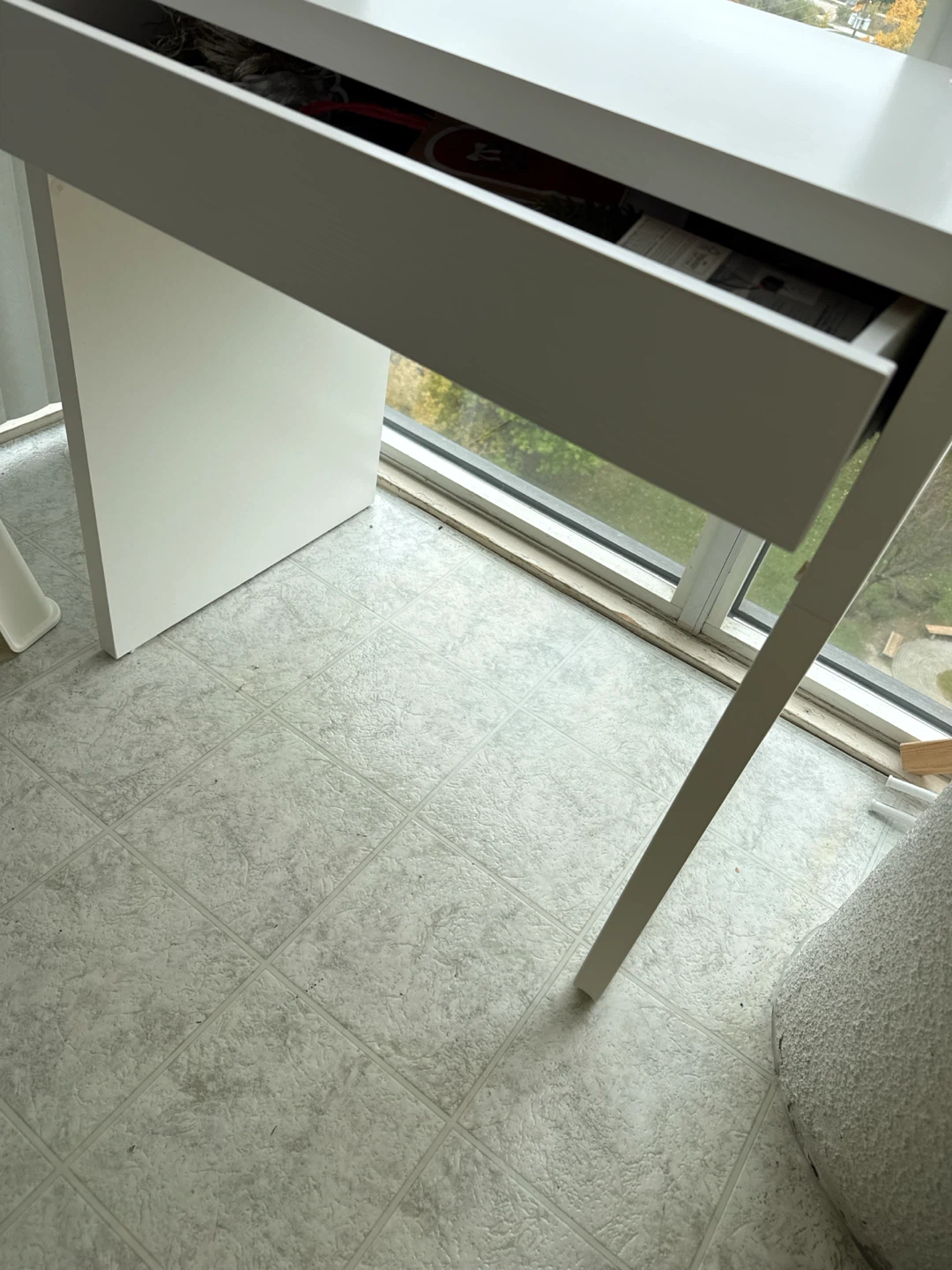 IKEA MICKE Desk, White - photo 3