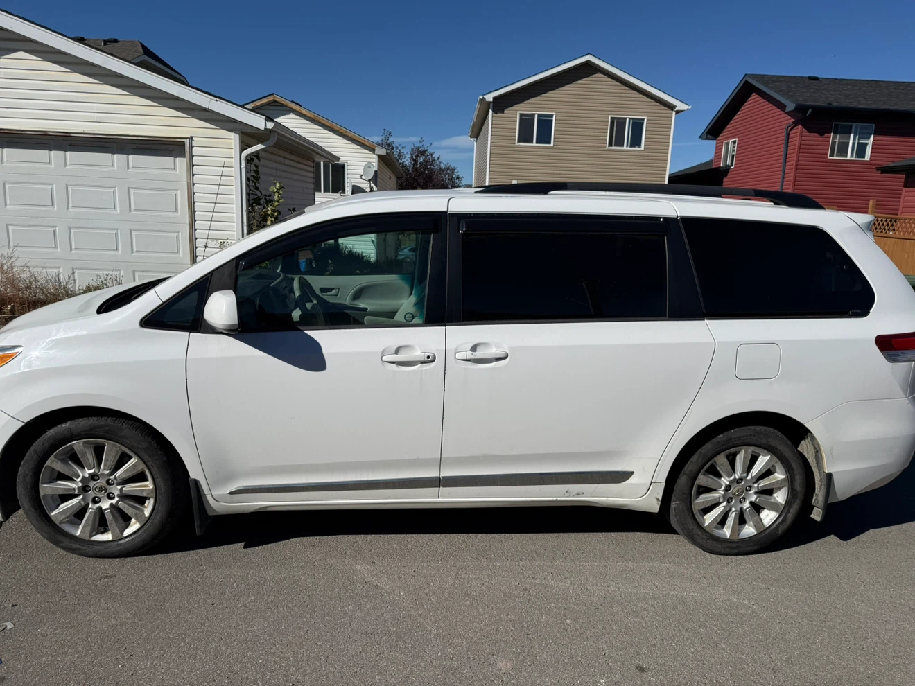 Toyota Sienna Minivan - photo 2