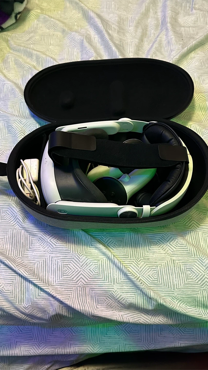 Meta Quest 3 VR Headset 512GB with Charging Dock and Case - photo 2