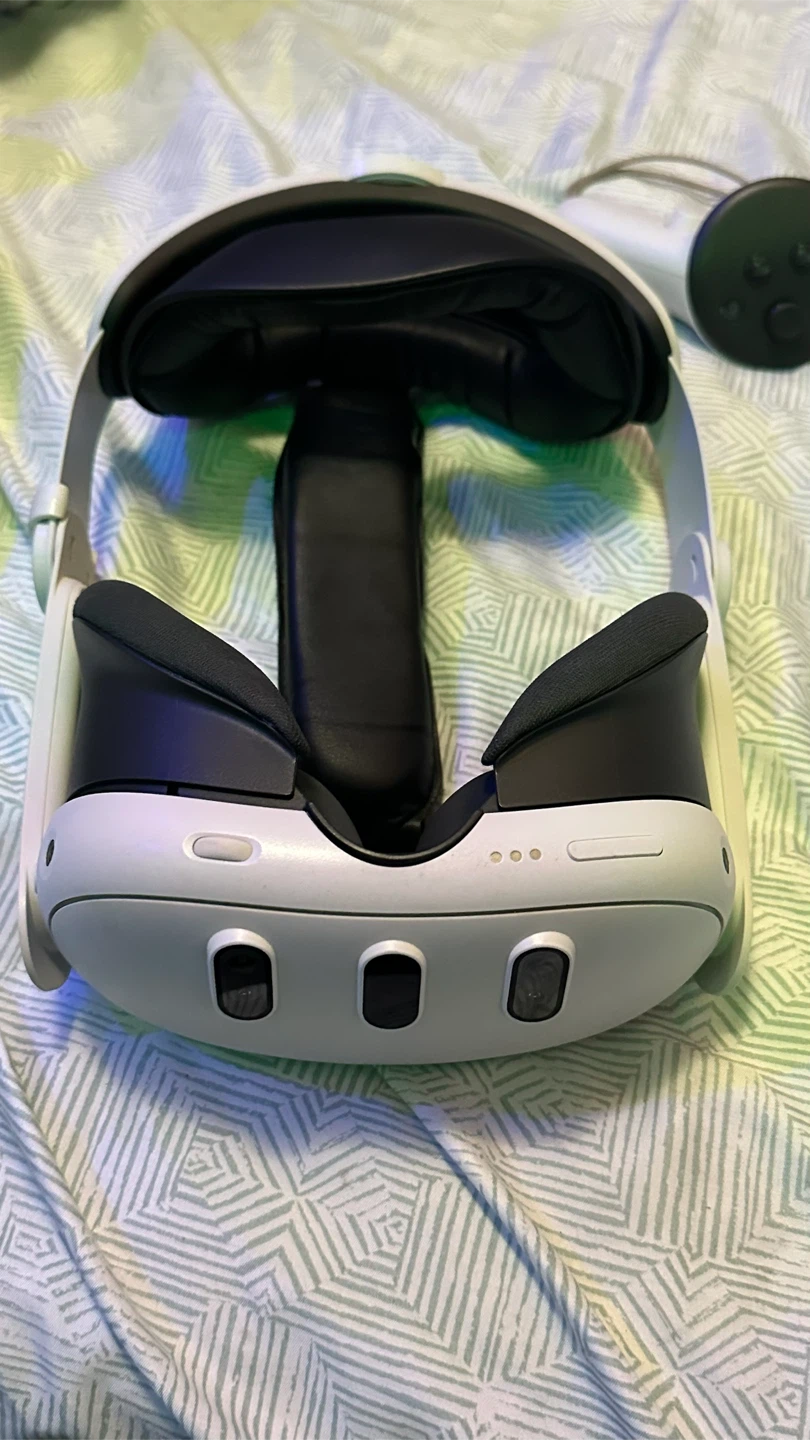 Meta Quest 3 VR Headset 512GB with Charging Dock and Case - photo 3