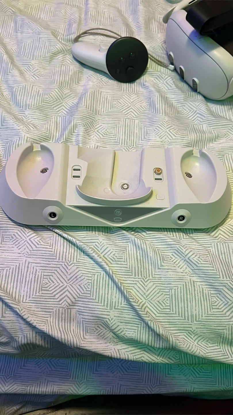 Meta Quest 3 VR Headset 512GB with Charging Dock and Case - photo 5