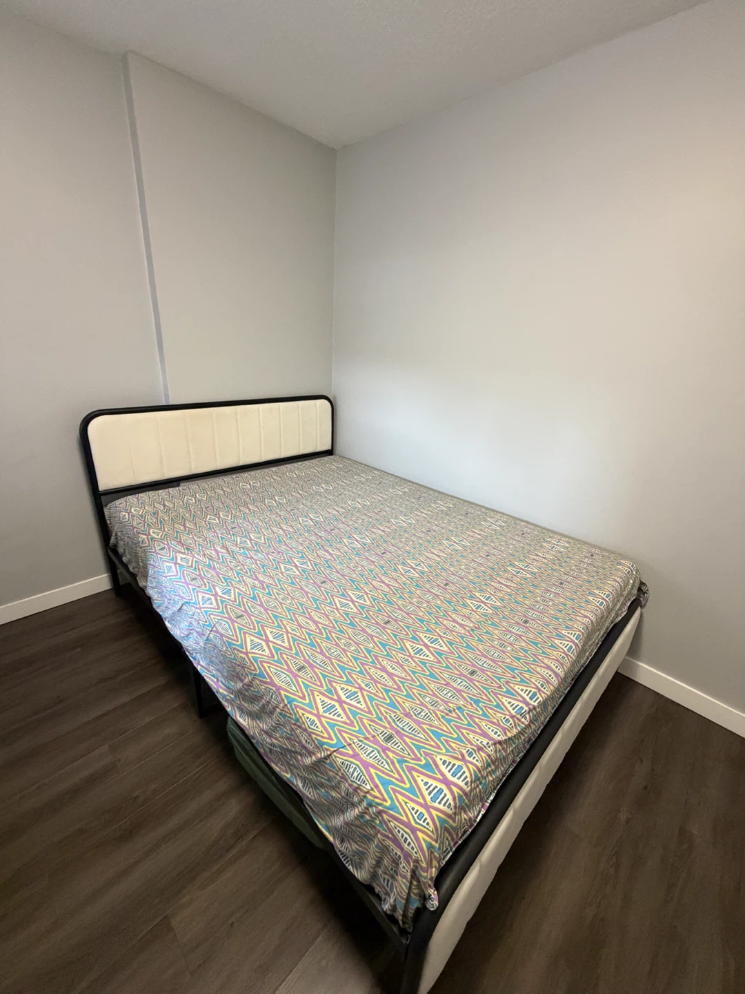 Mint Condition : Metal Fram and Queen Mattress