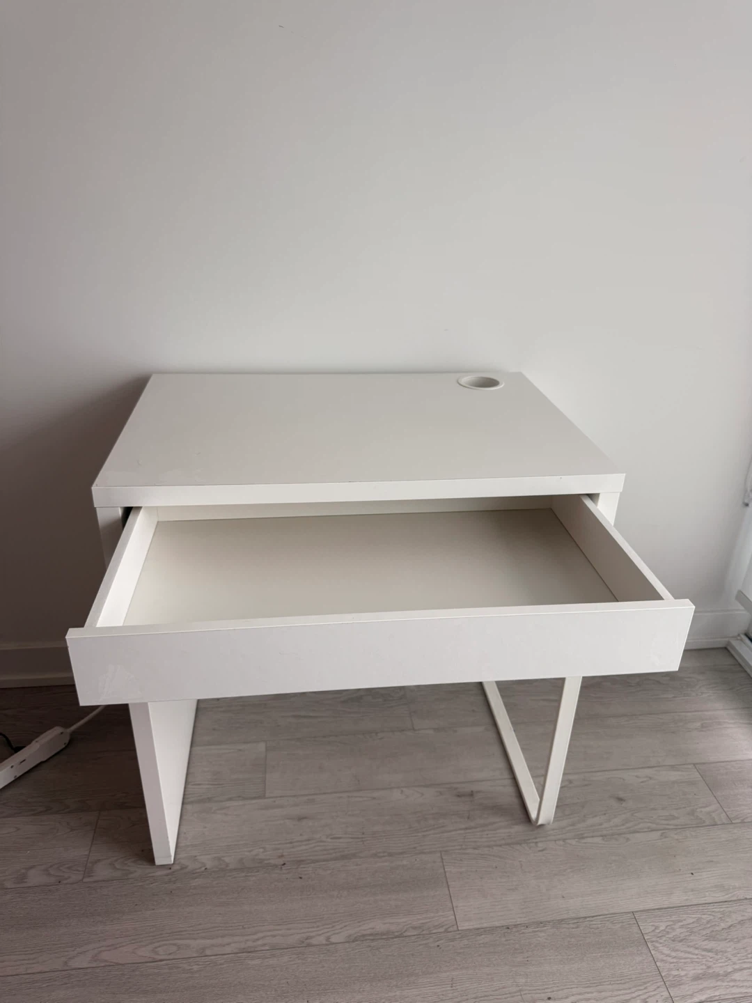 IKEA MICKE white desk 73x50 cm + IKEA black office chair - photo 4
