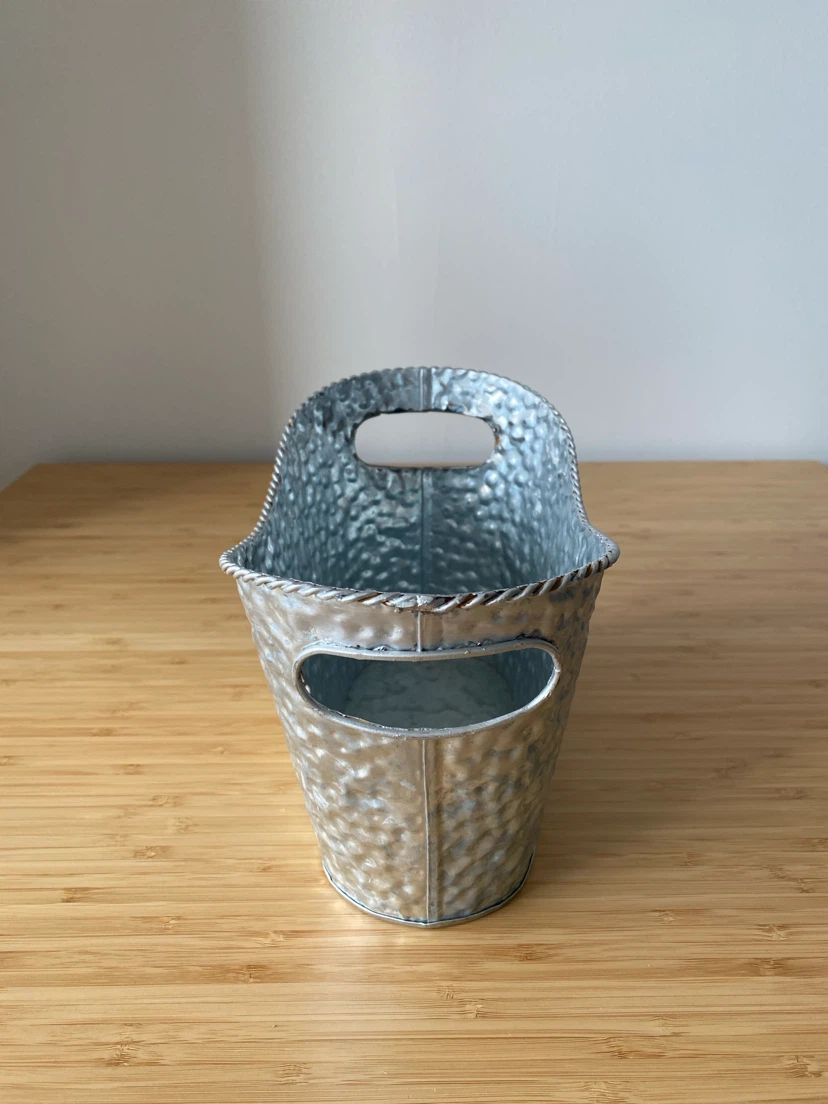 Metal gift basket - photo 2
