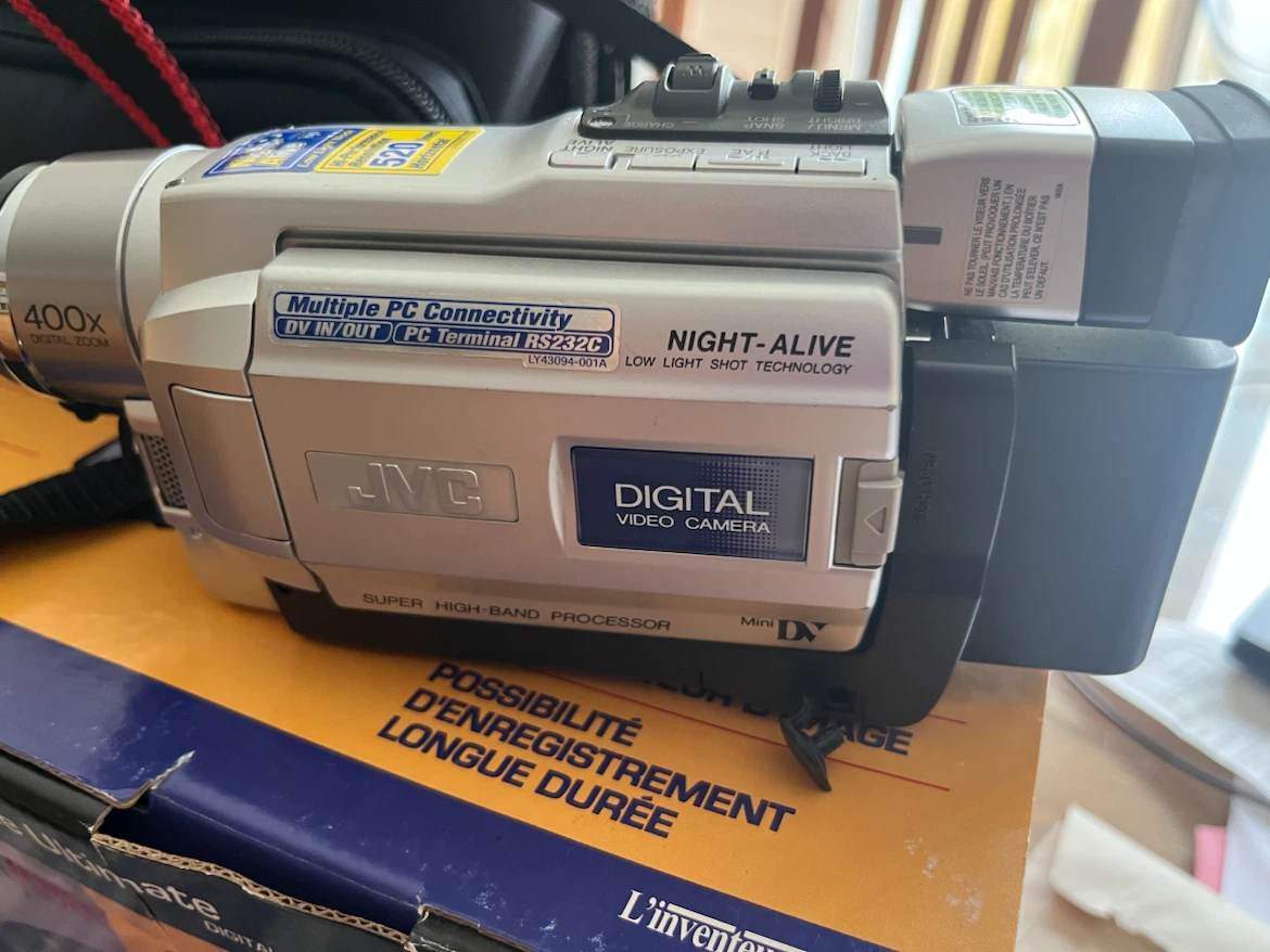JVC GR-DVL210U MiniDV Digital Camcorder - photo 3