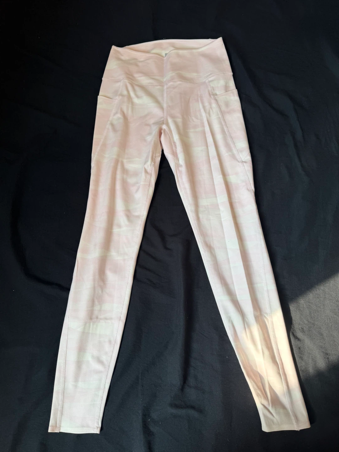 Uniqlo Pink Camo Leggings