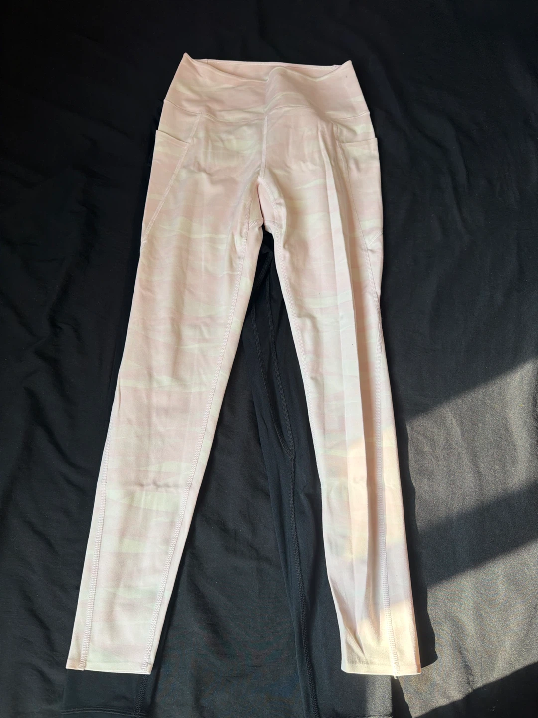 Uniqlo Pink Camo Leggings - photo 4