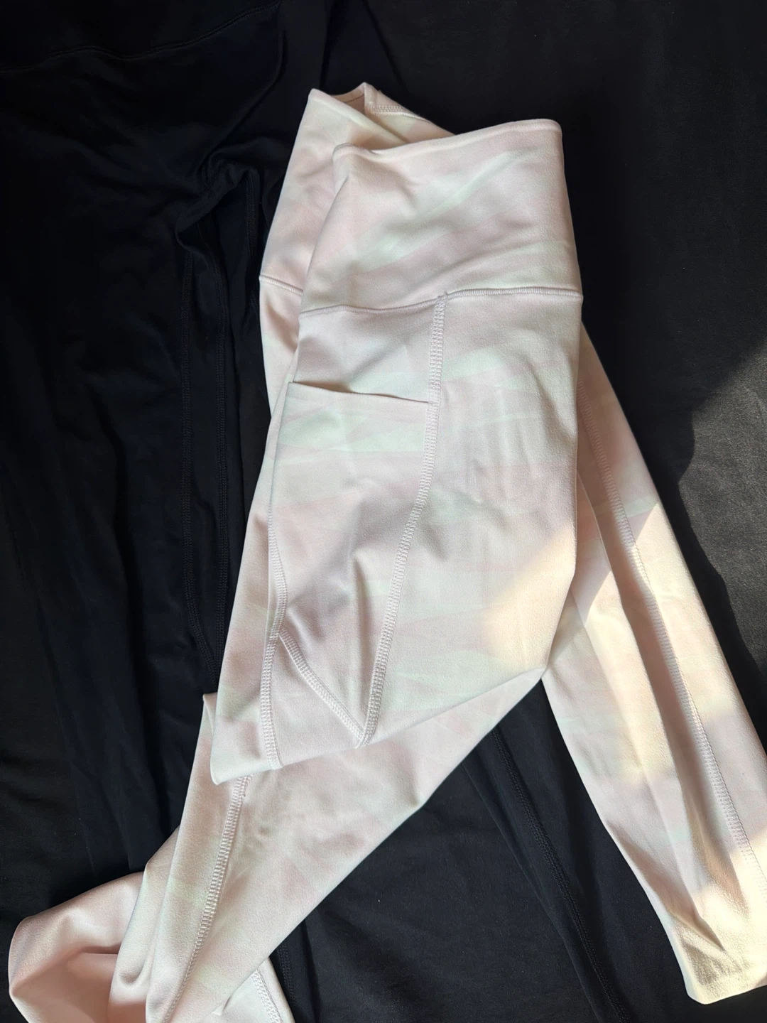 Uniqlo Pink Camo Leggings - photo 5