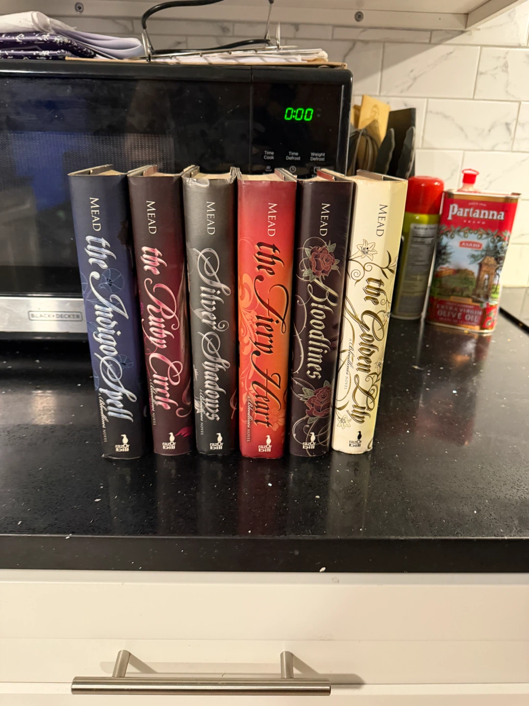 Richelle Mead Bloodlines Book Series 6-Volume Set