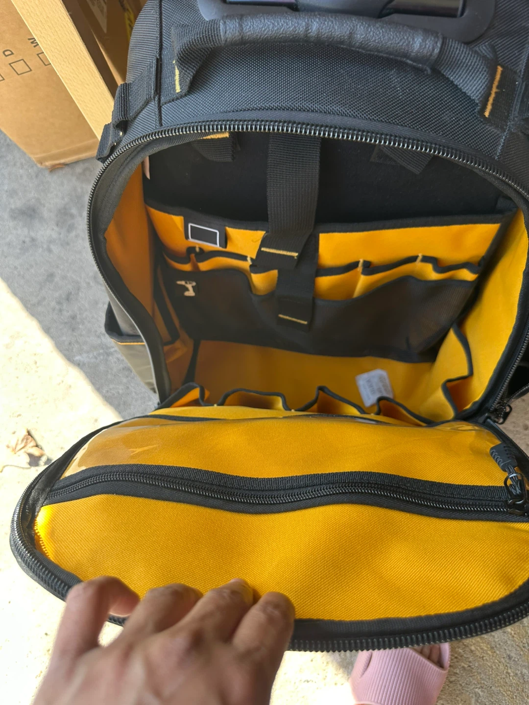 DeWalt Rolling Tool Backpack - photo 4
