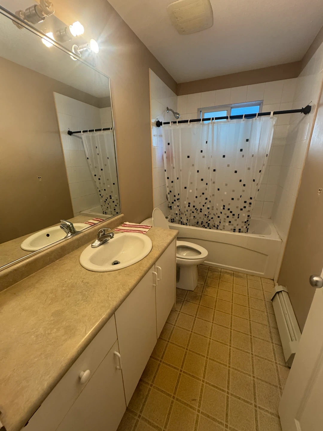 2 Bedroom 1 Bathroom basement suite. - photo 4