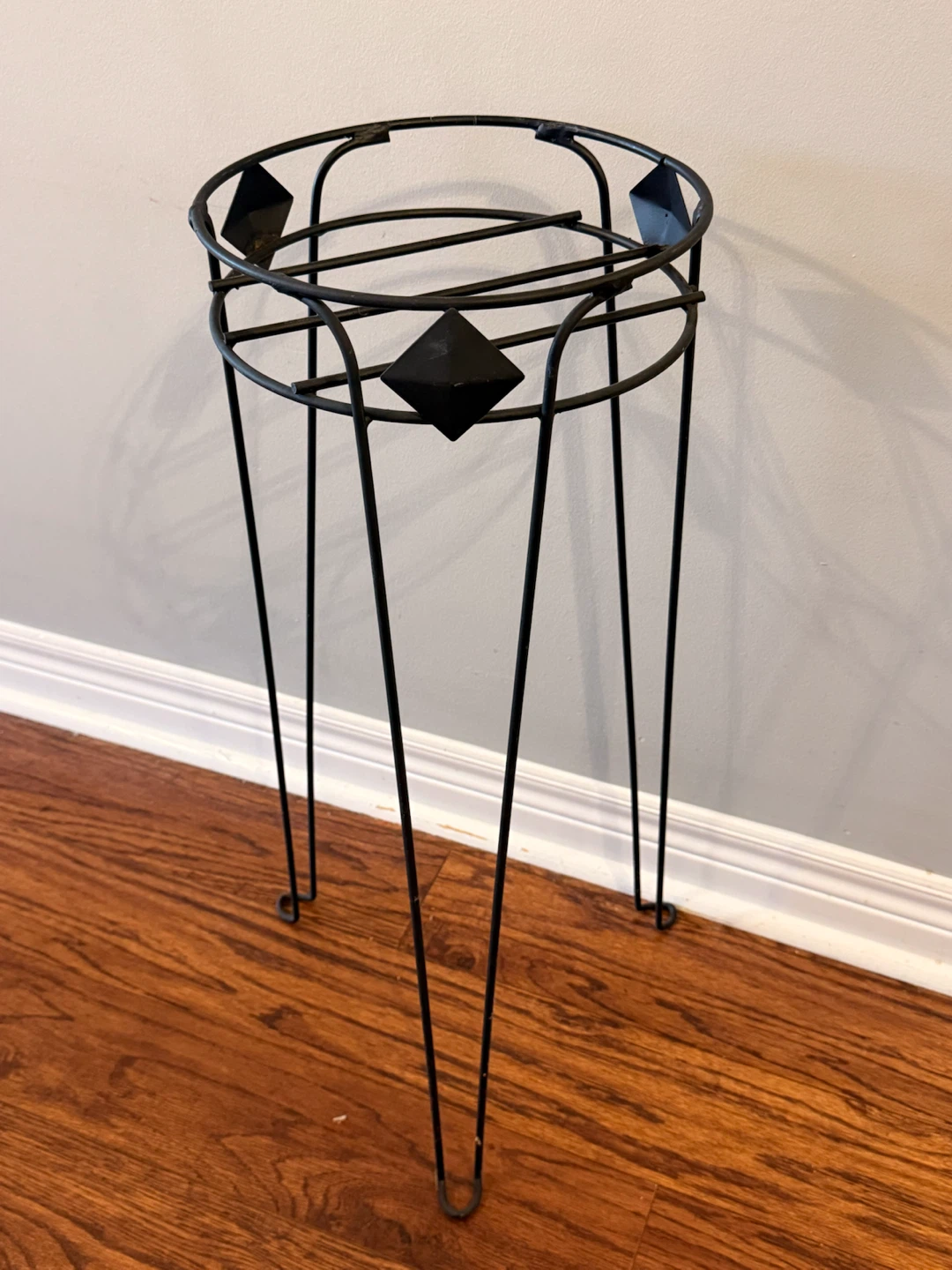 27" Black Powder-Coated Metal Diamond Plant Stand