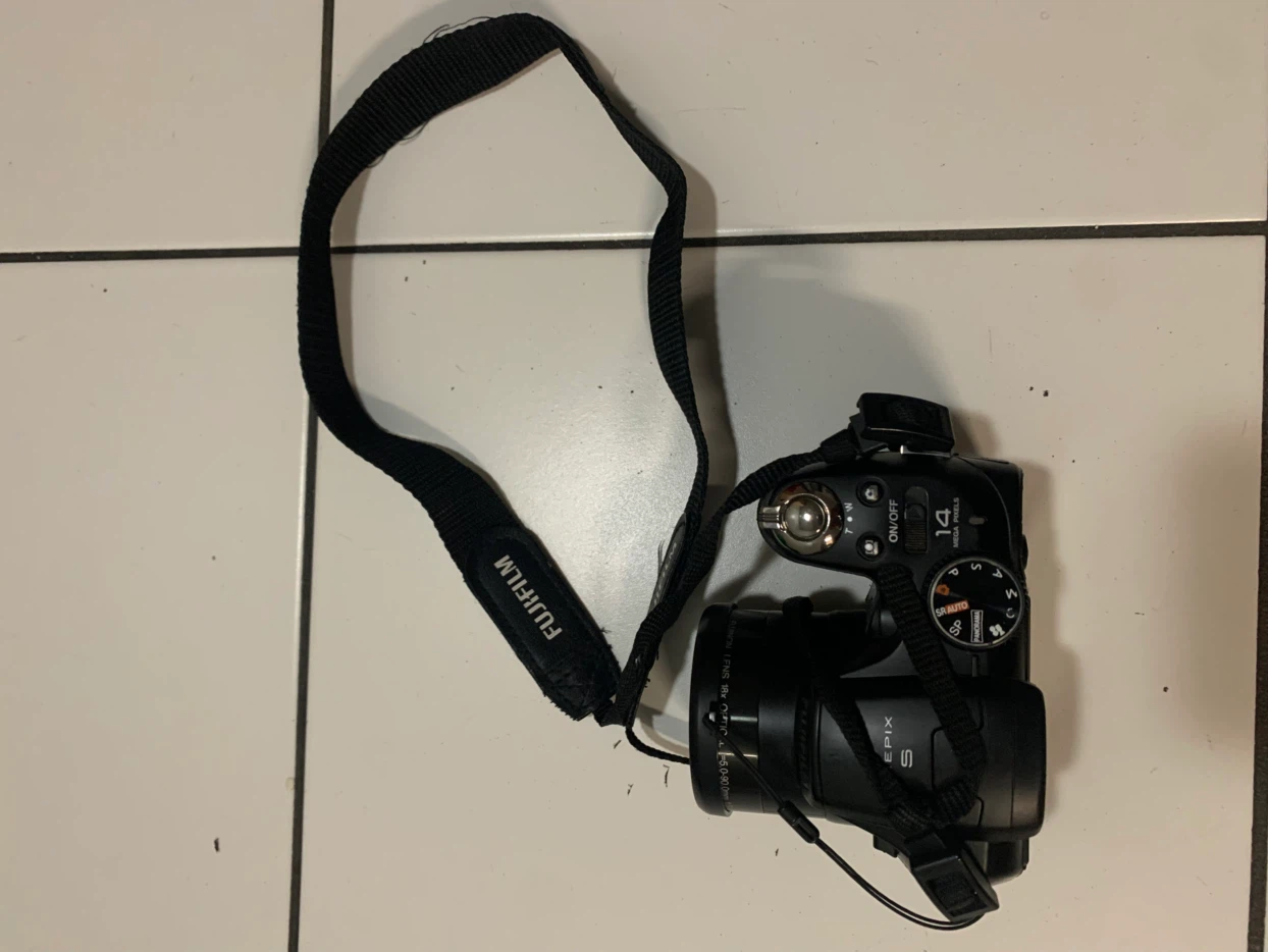 Fujifilm FinePix S Digital Camera - photo 4