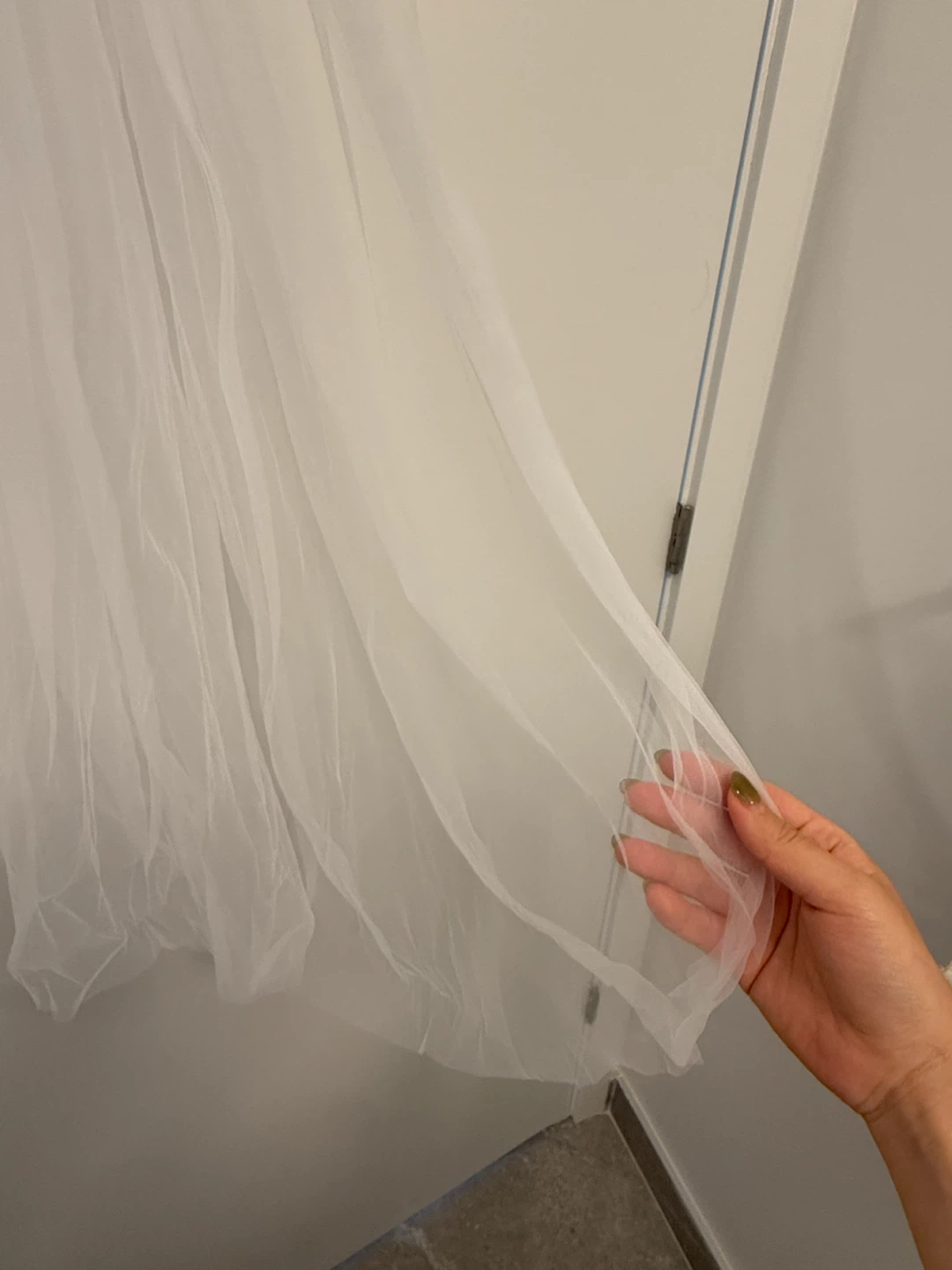 White Bridal Veil -Fingertip length