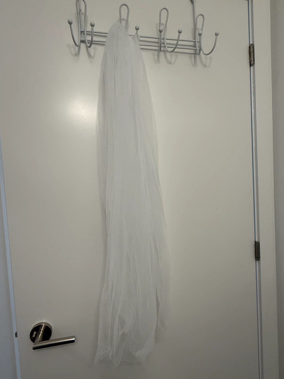 White Bridal Veil -Fingertip length - photo 2