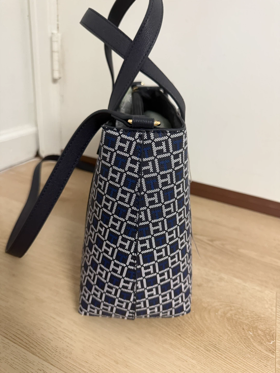 Tommy Hilfiger Monogram Tote Bag - photo 2
