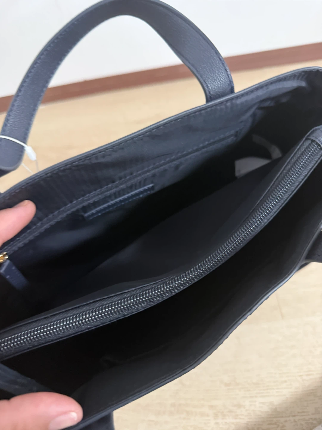 Tommy Hilfiger Monogram Tote Bag - photo 4