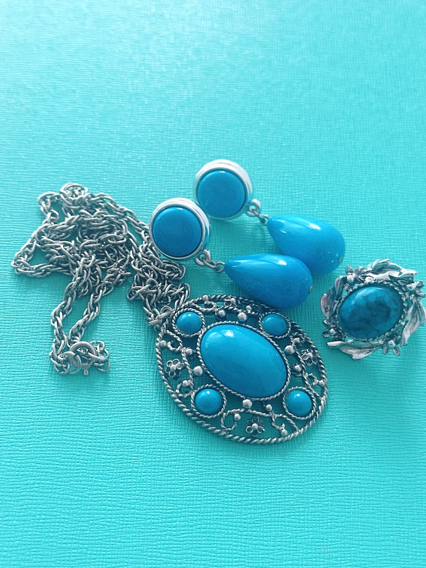 Vintage style turquoise tone jewellery set