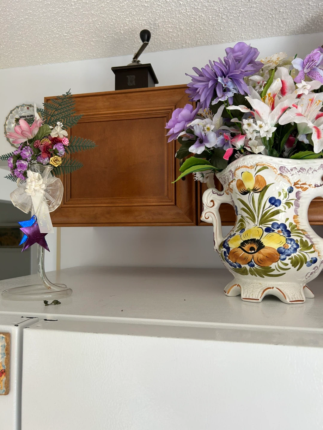 Decorative ceramic vase with floral design - photo 2
